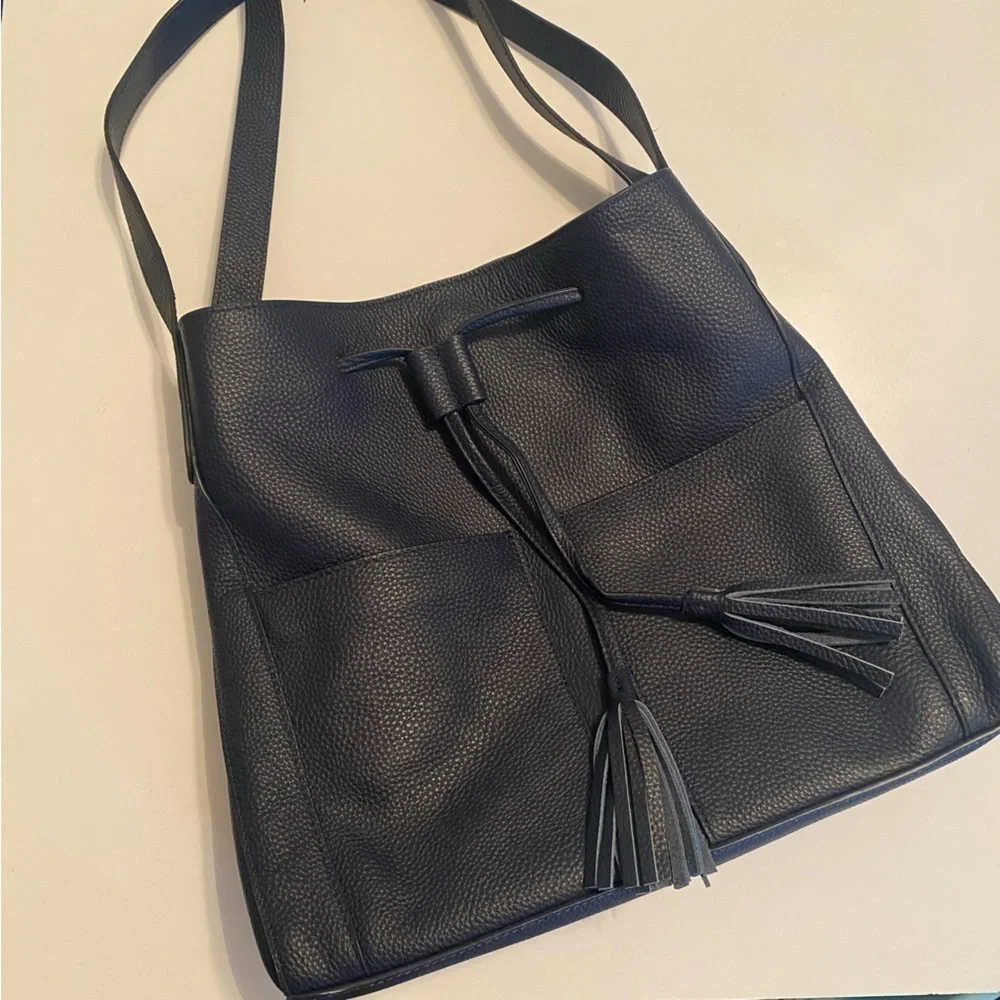 LAGGO || Andrea Tassel Drawstring Hobo Bag Pockets Pebbled Leather Navy‎